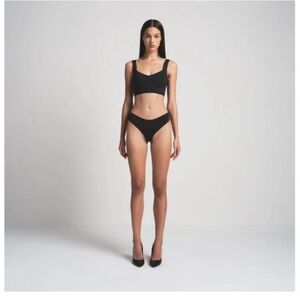SKIMS PLUNGE LONGLINE BRALETTE